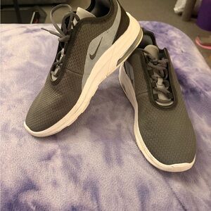 Nike Men's Gray and White Slip-On Sneakers